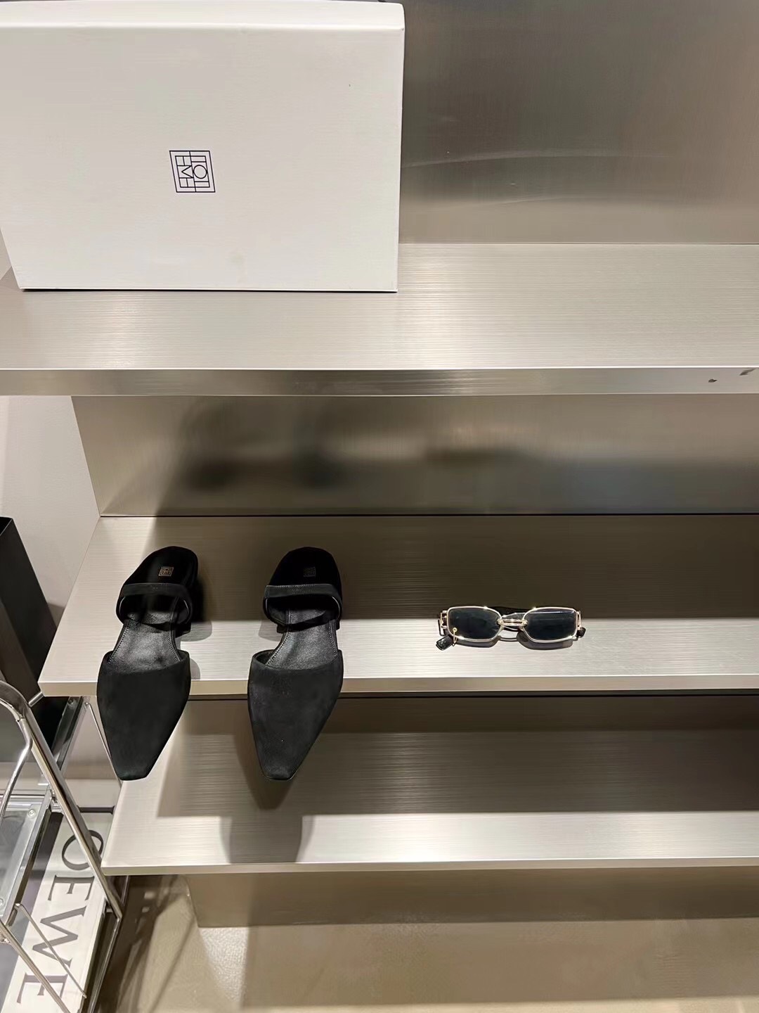 Toteme | 𝟐𝟎𝟐𝟏/𝐒𝐒 𝐧𝐞𝐰  Minimalist style toteme 2022/aw French vintage mule slippers