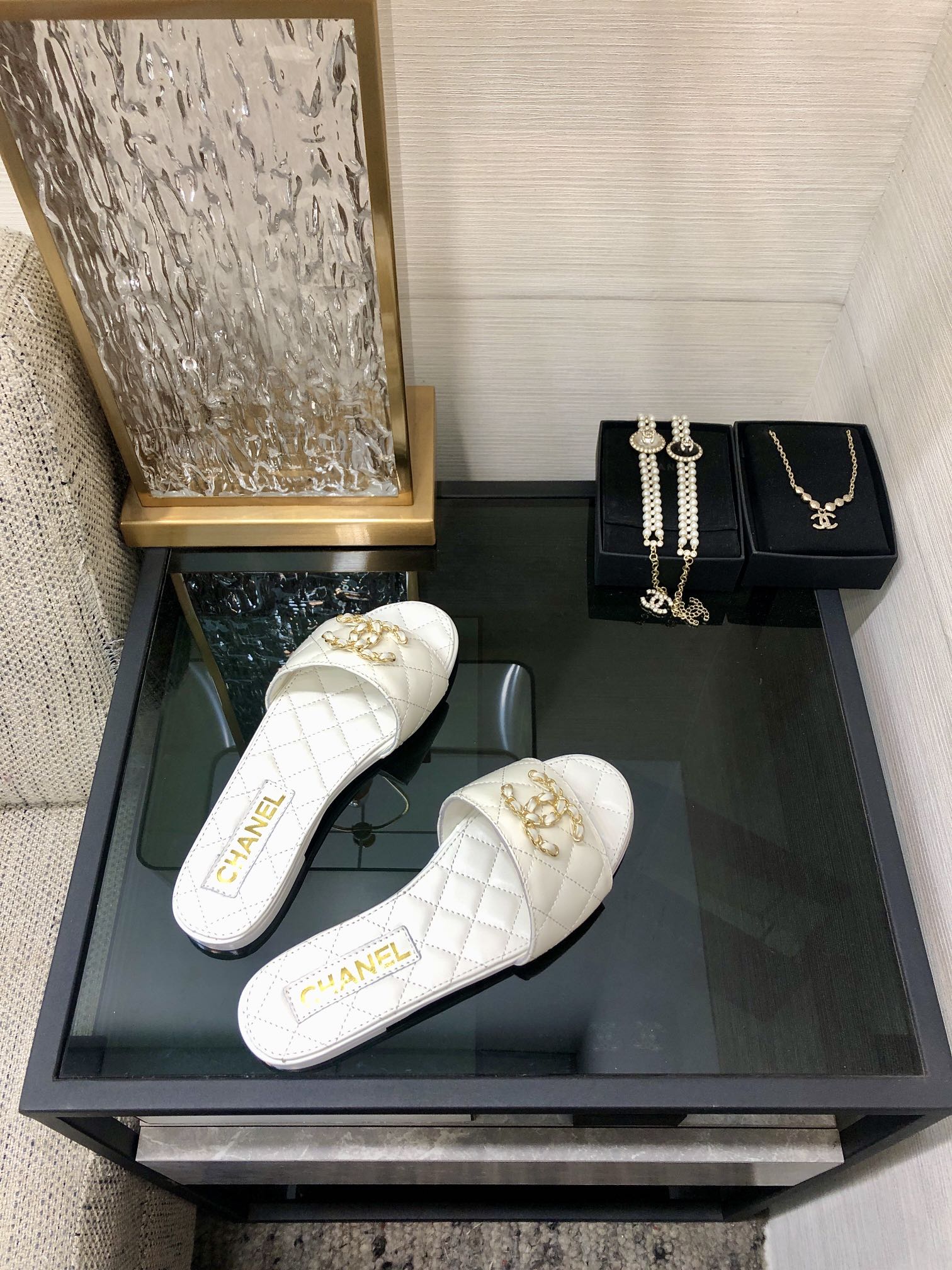 CHANEL 2023 spring and summer latest electric embroidery honey slippers Imported leather outsole