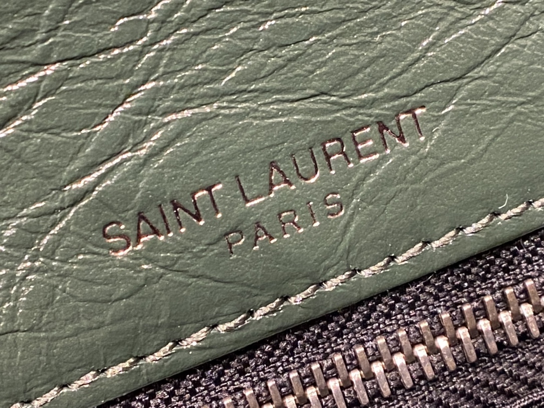 SAINT LAURENT  𝐍𝐢𝐤𝐢 28𝐜𝐦 #633158