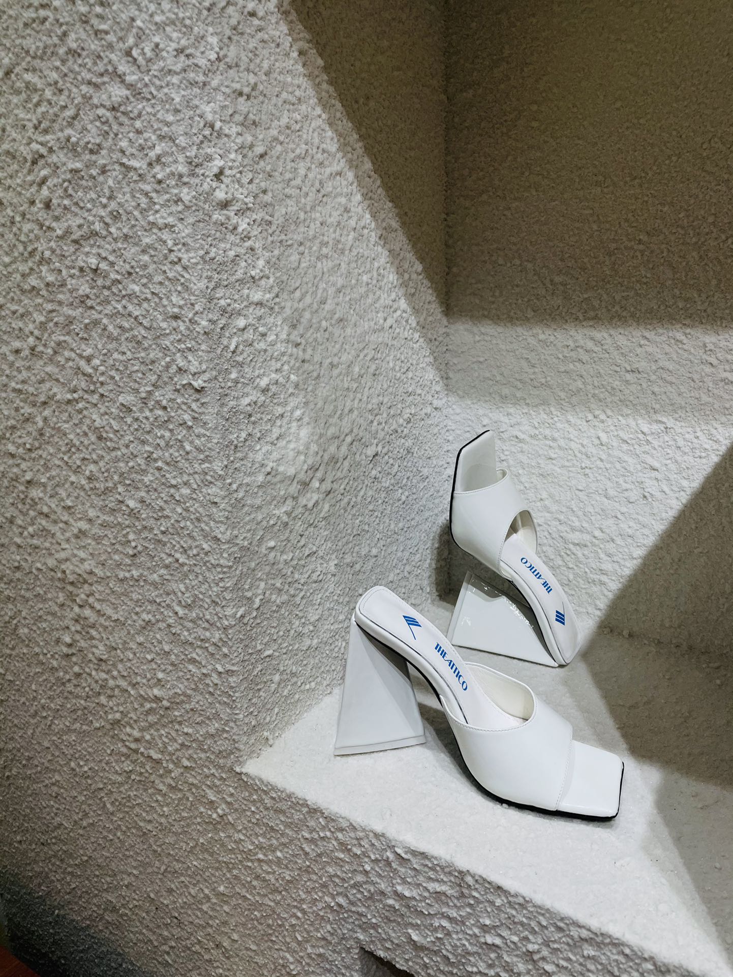 THE ATTICO | 𝟐𝟎𝟐𝟏/𝐒𝐒 𝐧𝐞𝐰 The attico triangle heel sandals lined with sheepskin leather genuine leather outsole