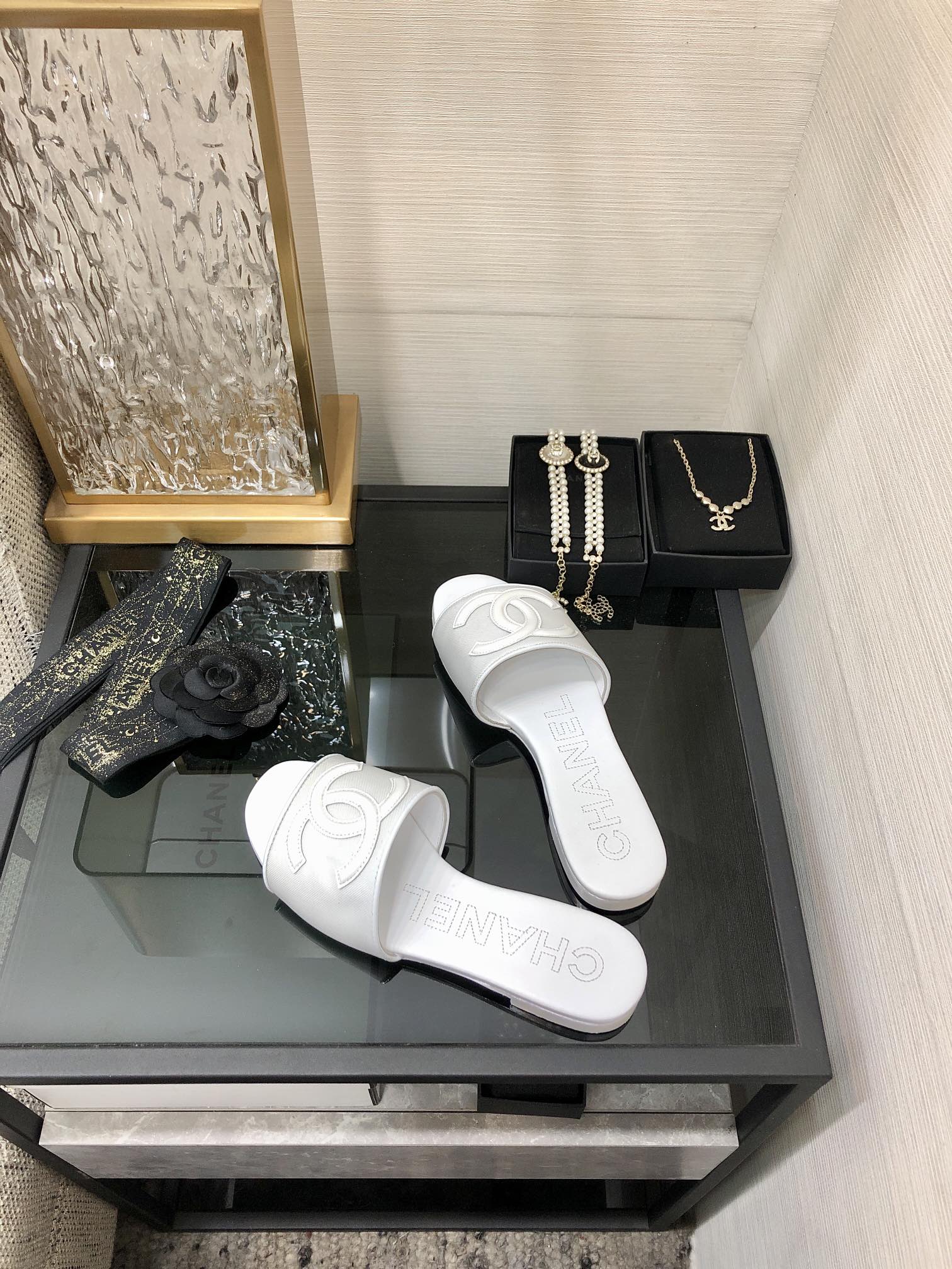 CHANEL 2023 spring and summer latest electric embroidery honey slippers Imported leather outsole