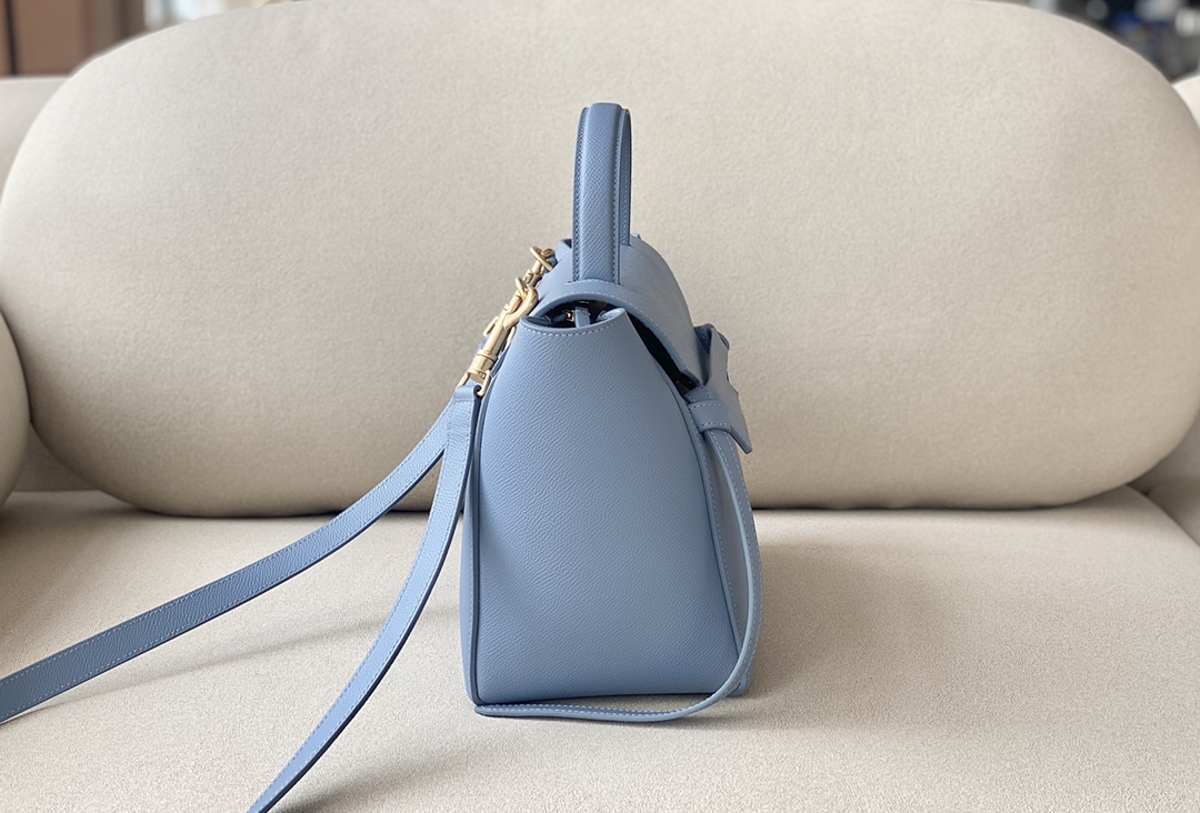 𝐂𝐞𝐥𝐢𝐧𝐞 BELT MICRO BAG in grained calfskin