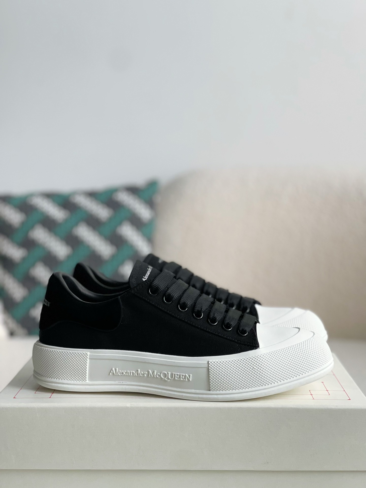 Alexander McQueen versatile Sneakers
