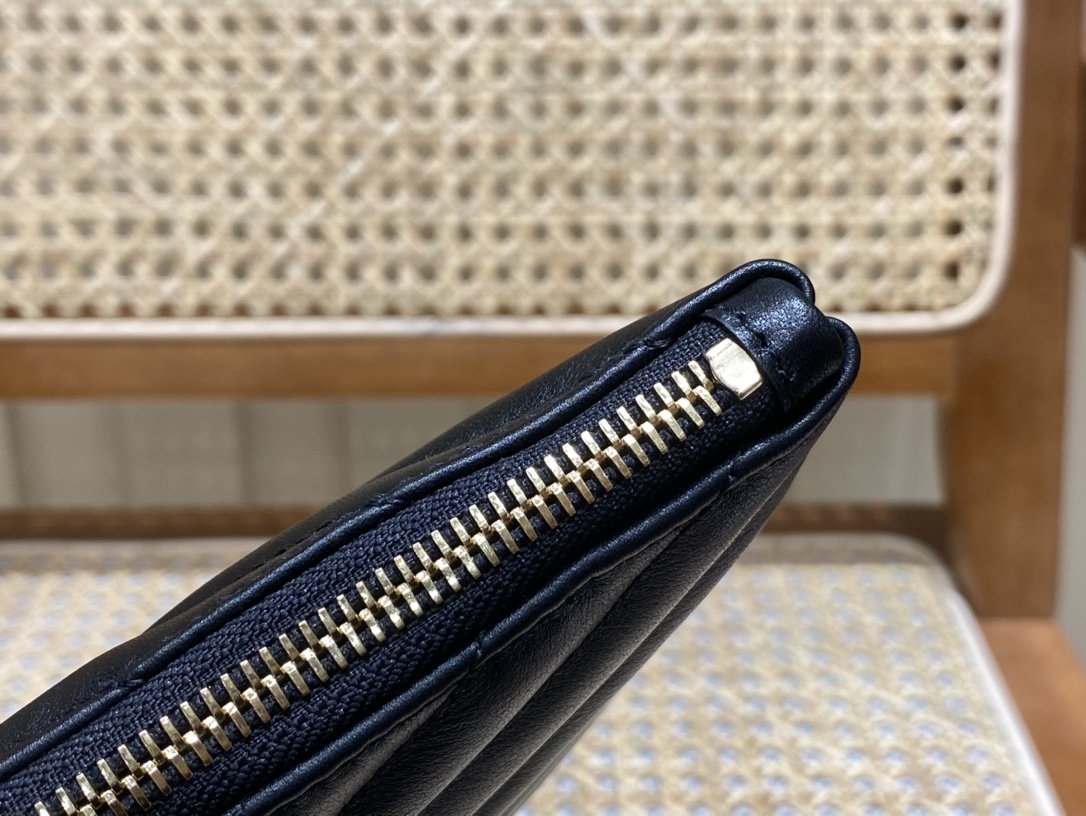 SAINT LAURENT 𝑴𝒐𝒏𝒐𝒈𝒓𝒂𝒎 𝑾𝒐𝒄  #559193