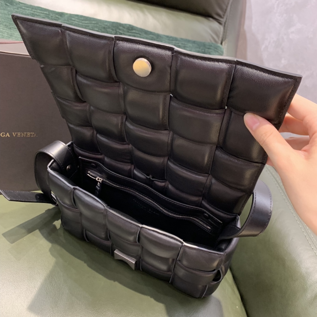 Bottega Veneta  PADDED  CASSETTE #591970