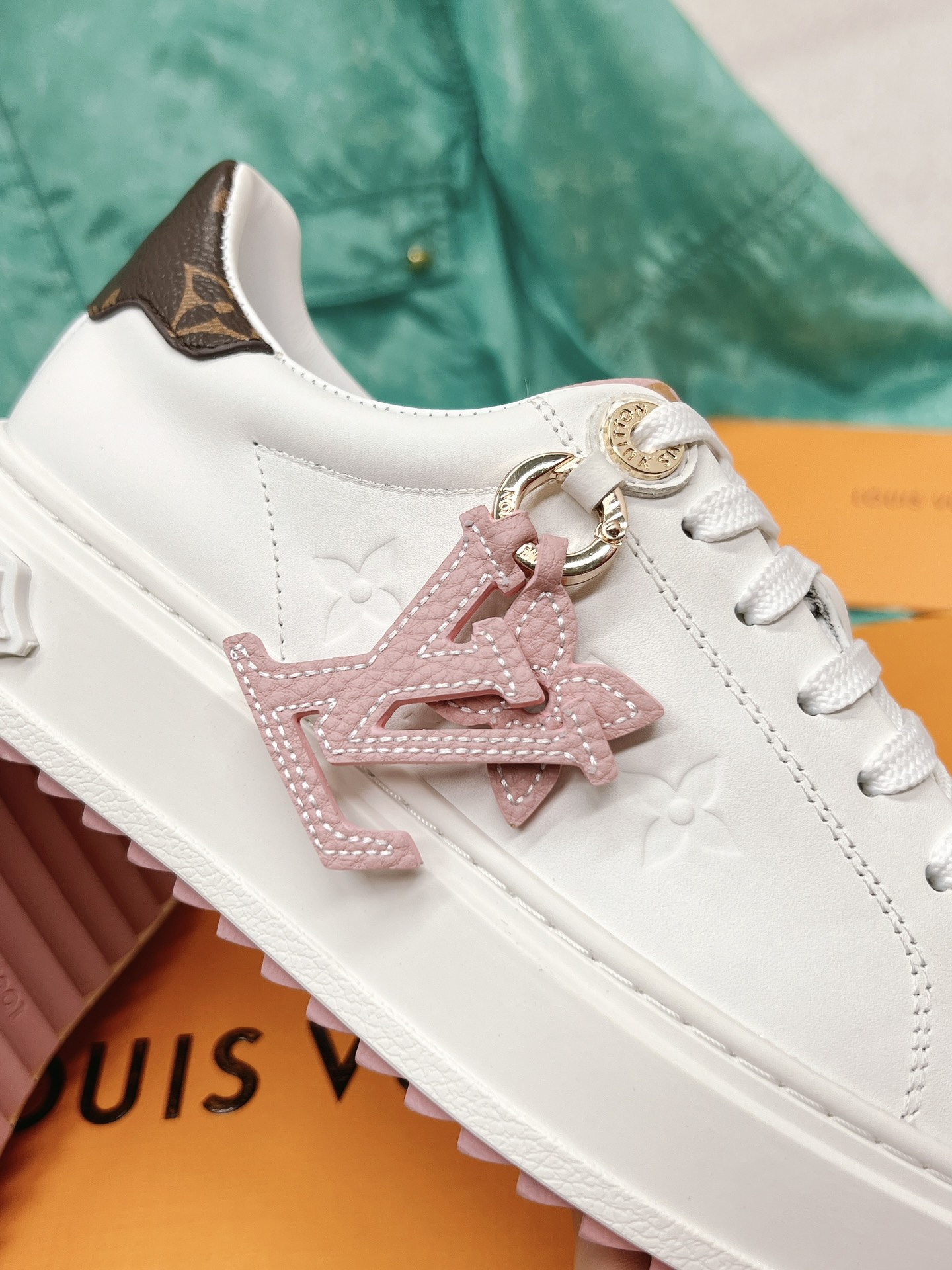 Louis Vuitton x Yayoi Kusama cooperation model classic white shoes 𝐓𝐢𝐦𝐞 𝐨𝐮𝐭 wave point sneakers