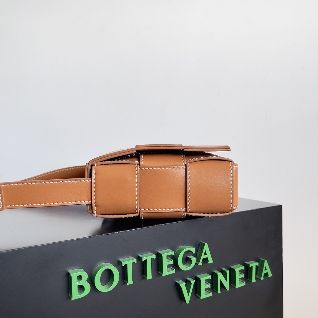 Bottega Veneta bv Cassette embroidered thread five compartment leather handbag Brown wood #758105