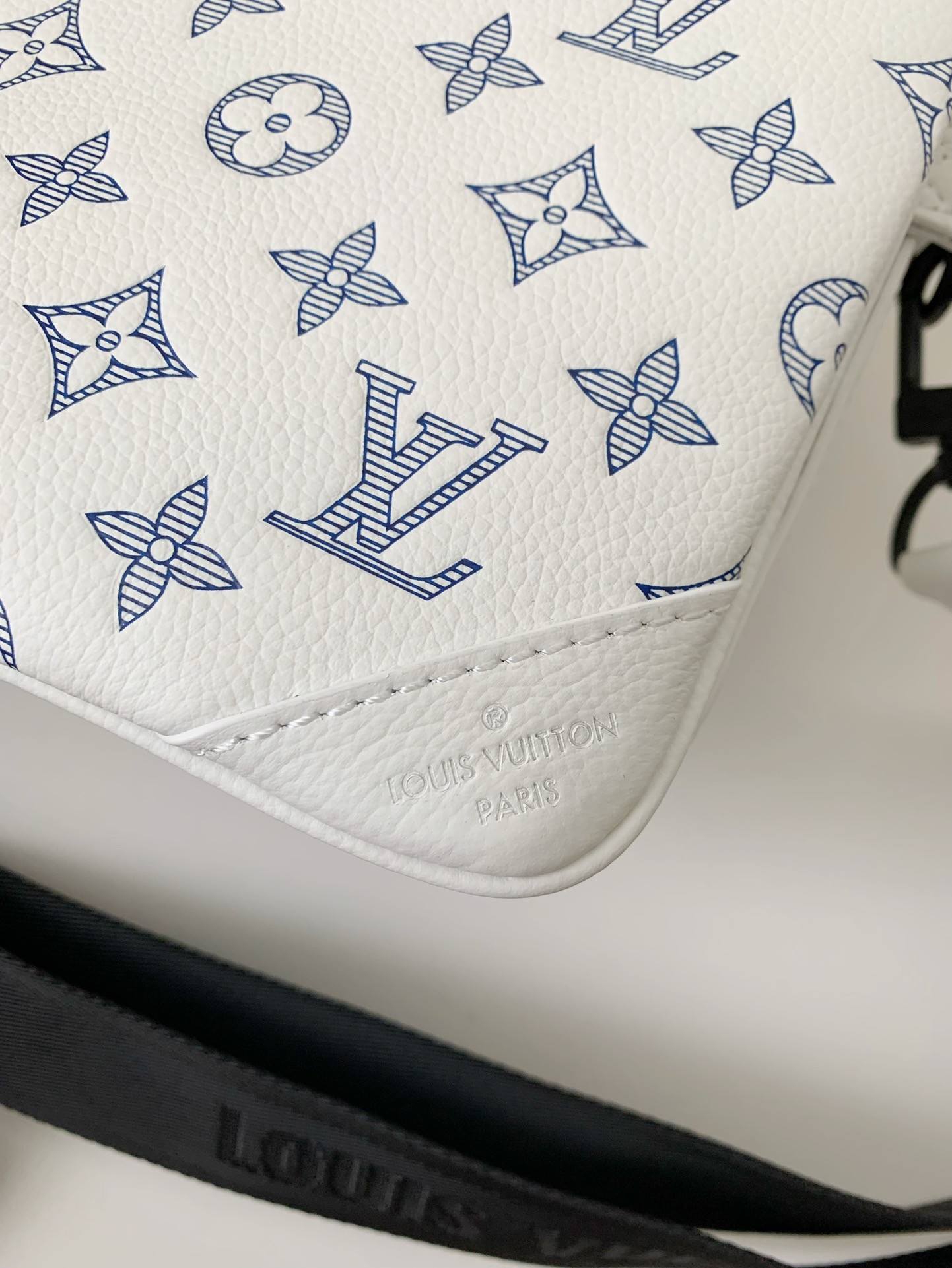 Louis Vuitton The new TRIO Postman Pack M24753 Size： 25*18.5*7cm