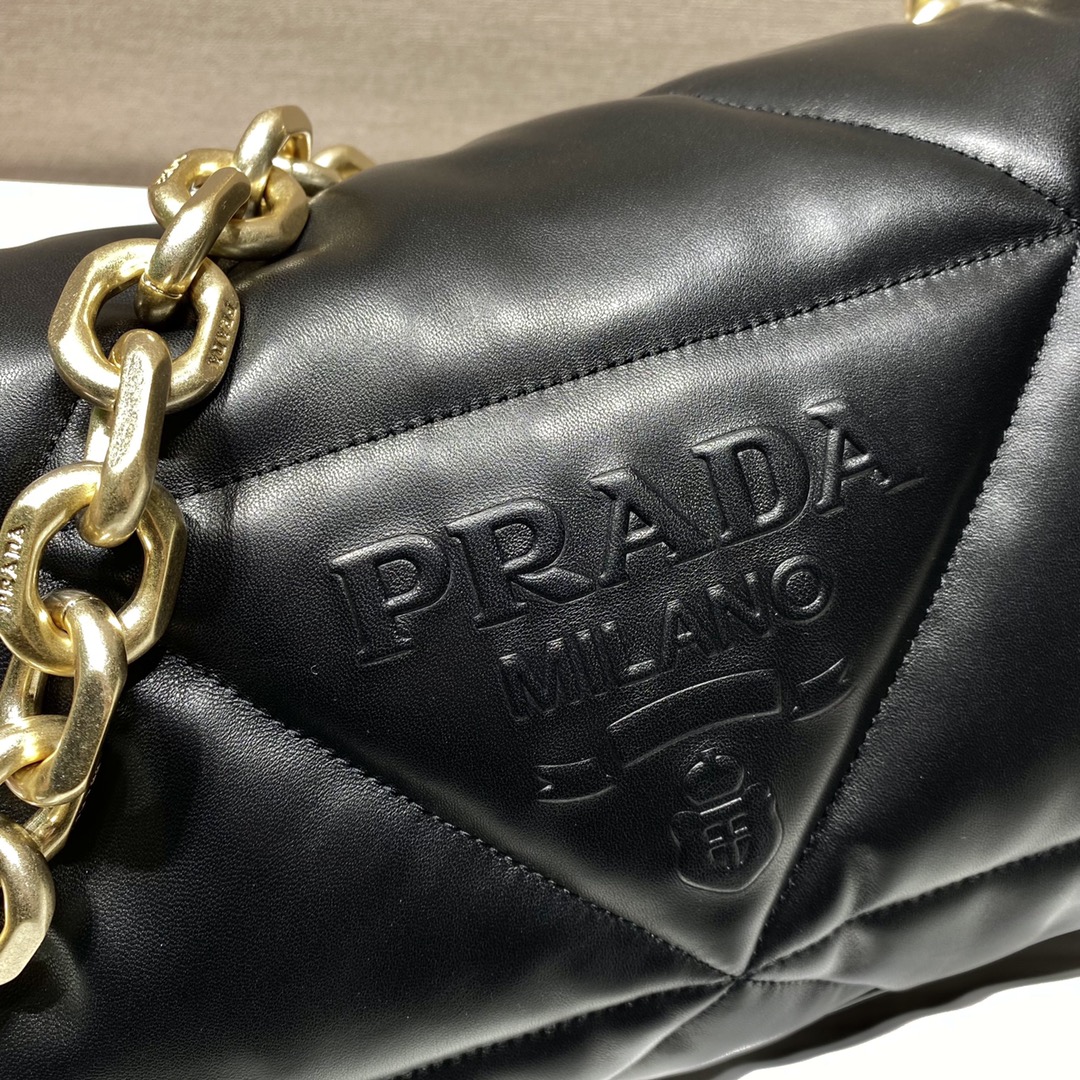 𝐏𝐑𝐀𝐃𝐀 New Cuddle Bag 1BD306