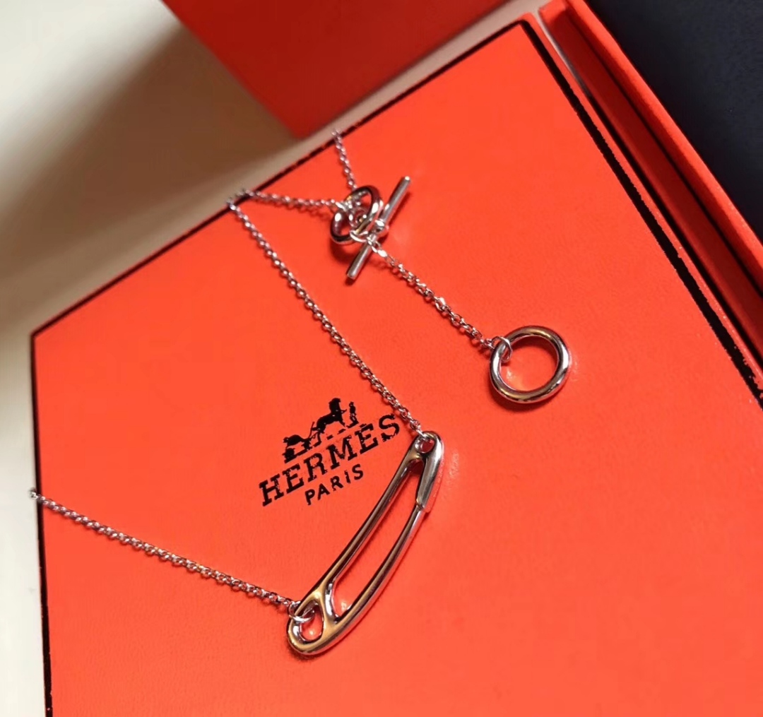Hermes necklace