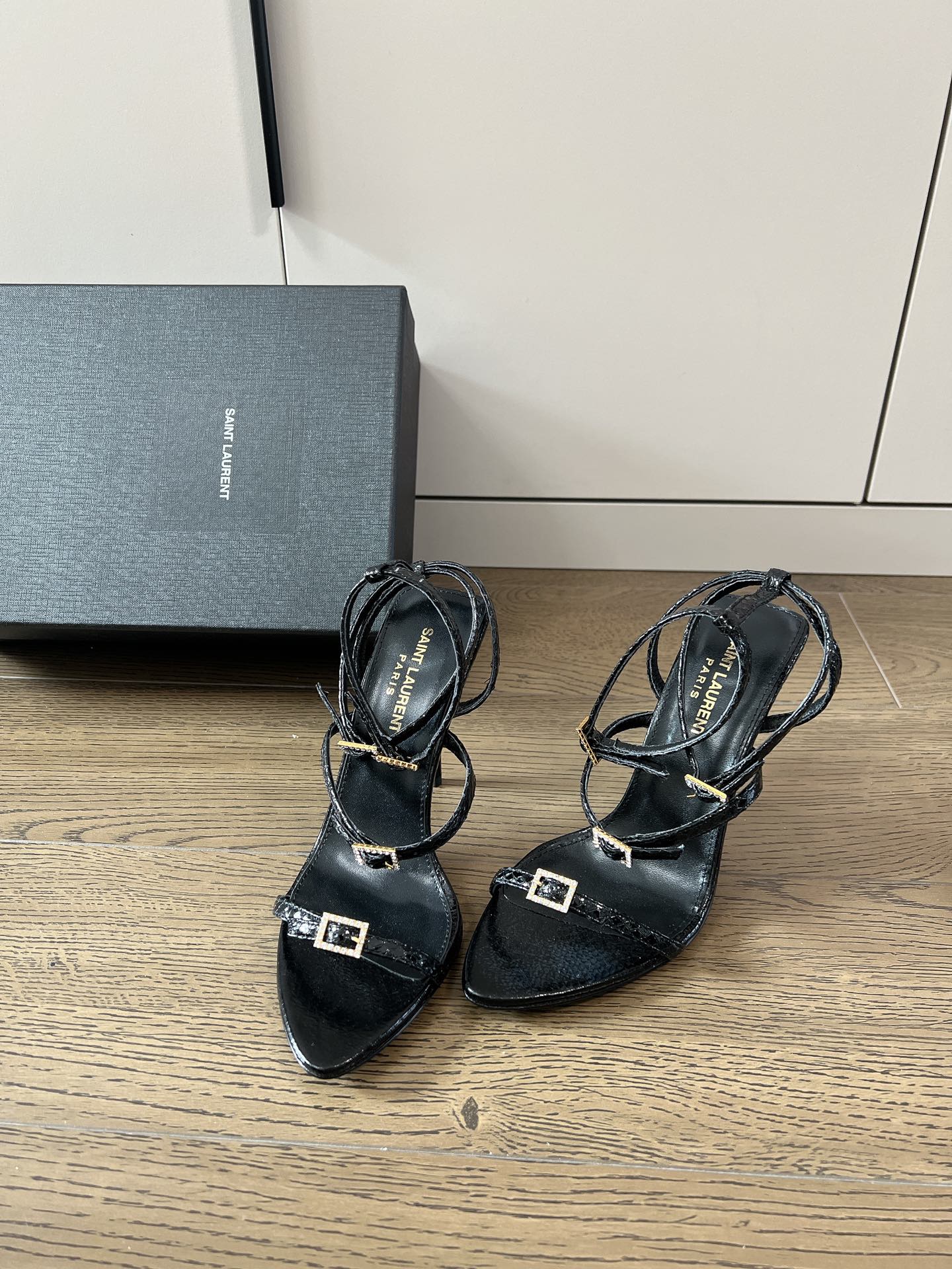 𝙎𝙖𝙞𝙣𝙩 𝙇𝙖𝙪𝙧𝙚𝙣𝙩 | 𝟐𝟎𝟐𝟐/𝐒𝐒 𝐧𝐞𝐰 YSL｜Saint Laurent new rhinestone buckle sandals snakeskin grain cowhide