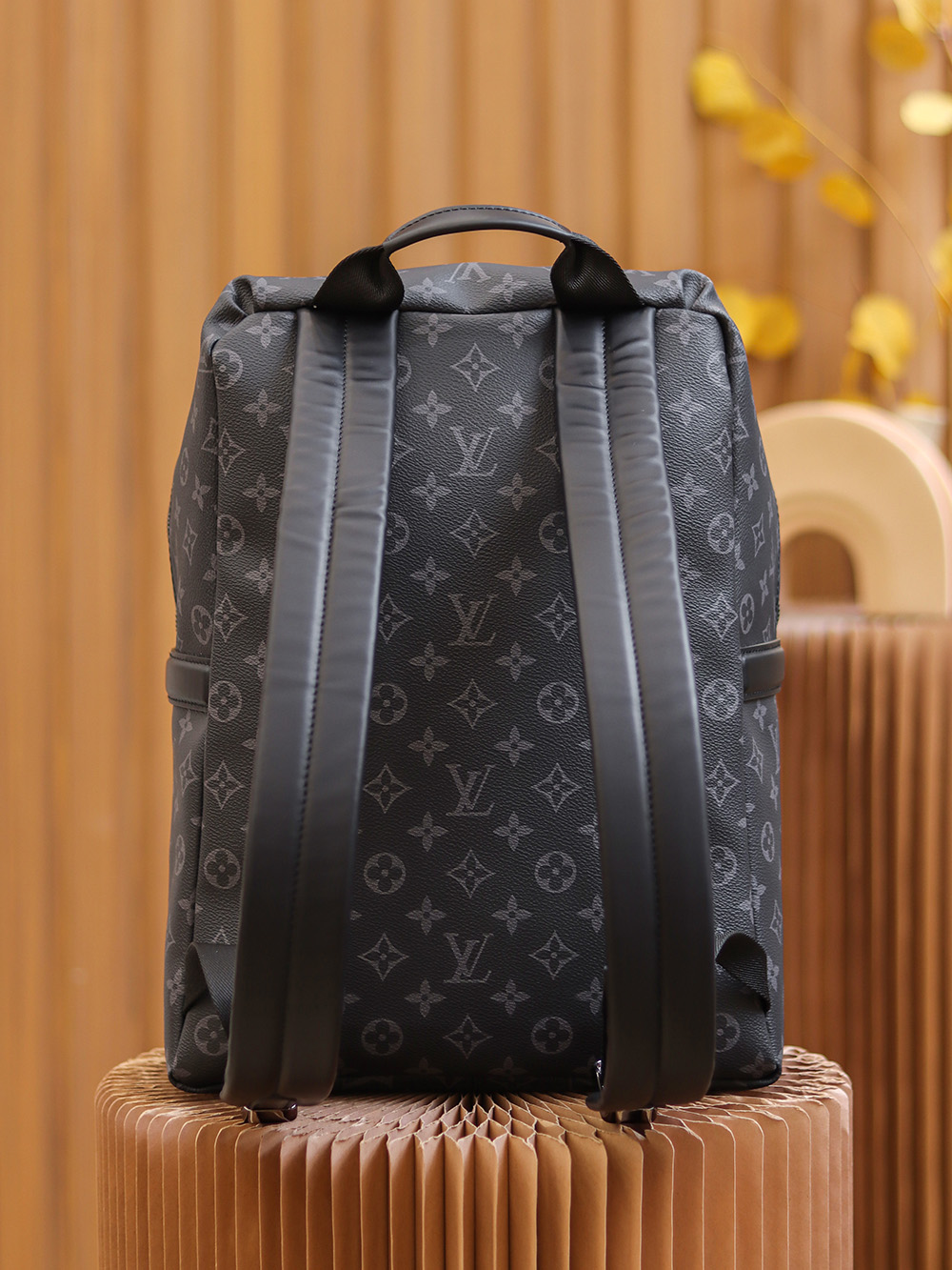 Louis Vuitton 𝘿𝙄𝙎𝘾𝙊𝙑𝙀𝙍𝙔 Backpack M43186