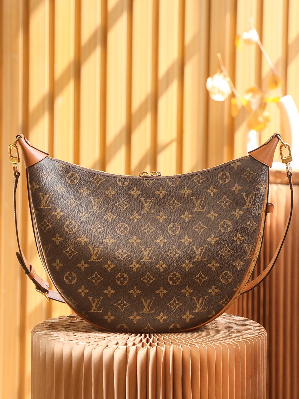 Louis Vuitton 𝐋𝐎𝐎𝐏 𝐇𝐎𝐁𝐎 catwalk style #M46311#