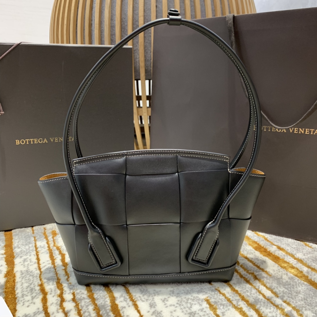 Bottega Veneta  𝙏𝙝𝙚 𝘼𝙧𝙘𝙤 𝟯𝟯 #575943
