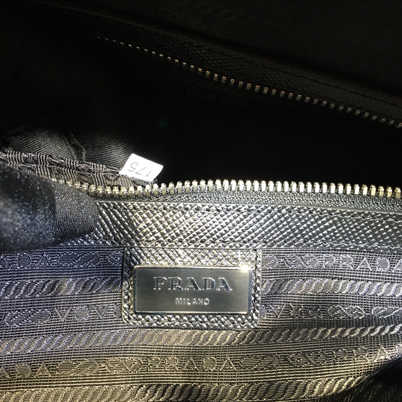 𝐏𝐑𝐀𝐃𝐀 New travel bag