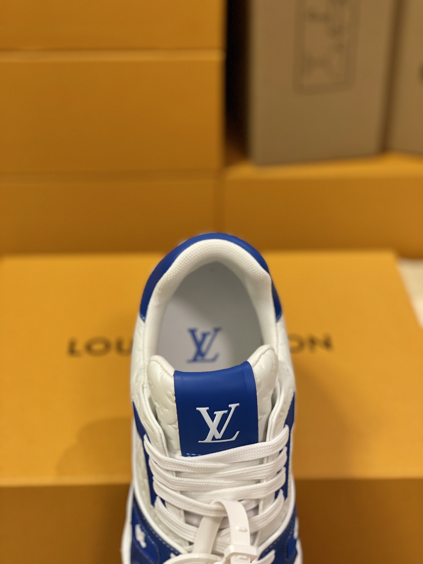 Louis Vuitton Trainer Sneakers Couple Model LD 0727