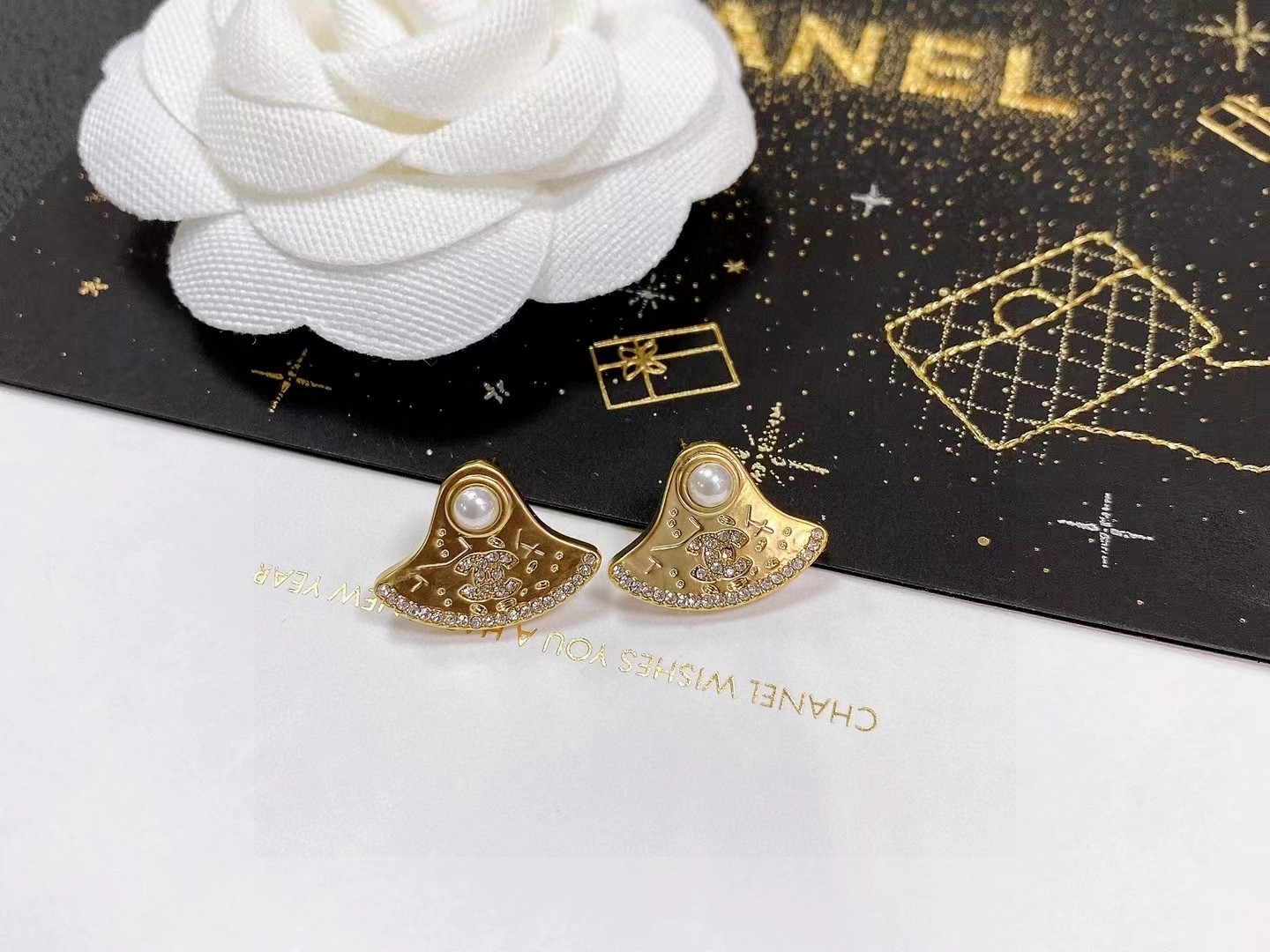 CHANEL🇫🇷Xiaoxiang middle-aged double C earrings