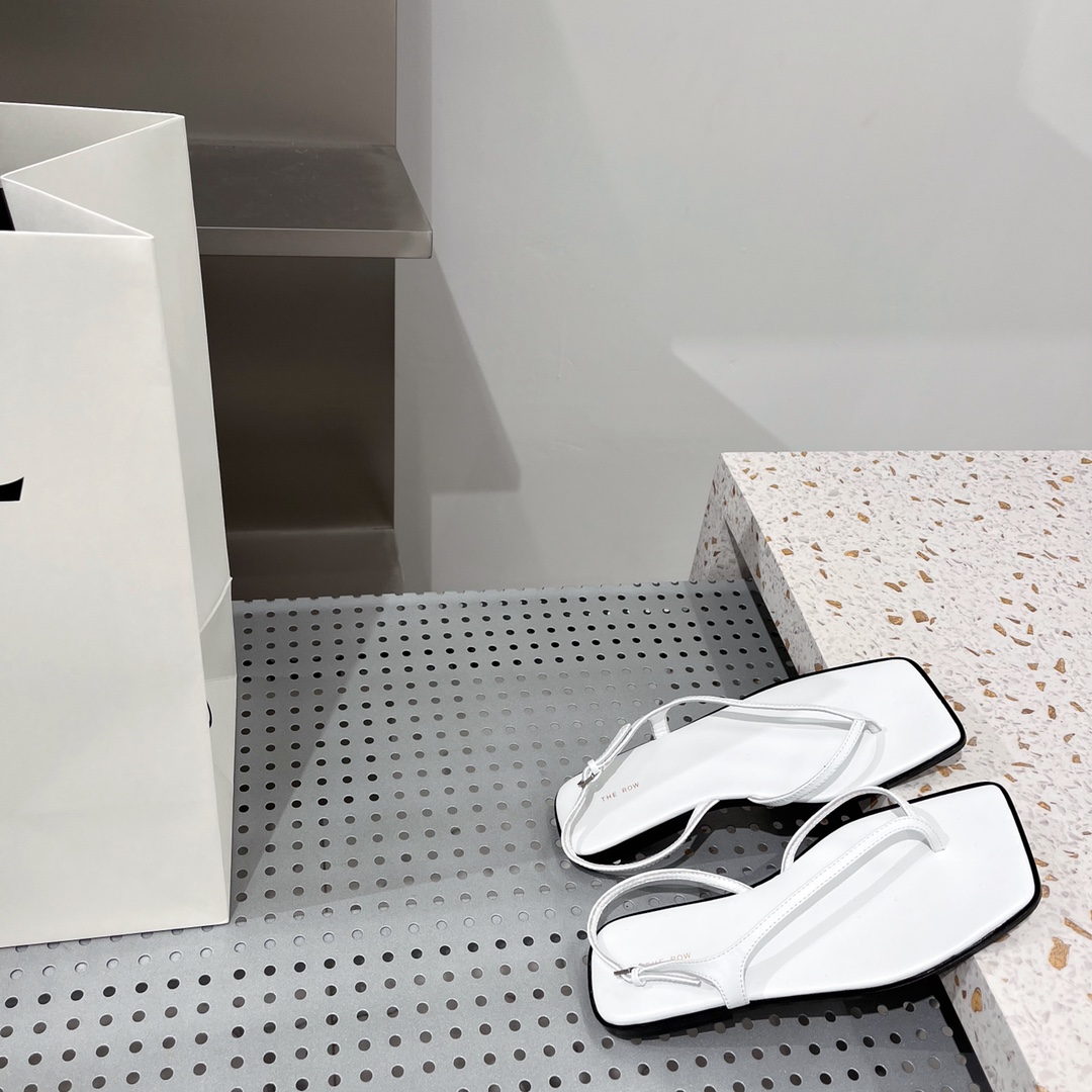 𝐓𝐇𝐄 𝐑𝐎𝐖｜𝟐𝟎𝟐𝟐/𝐒𝐒 𝐧𝐞𝐰 New The row 2022/fw Retro Minimalist Sandals