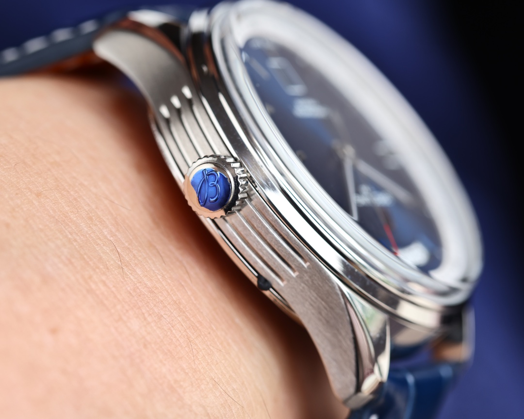 Breitling - Avenger Automatic Mechanical Arch Bridge Reinforced Glass