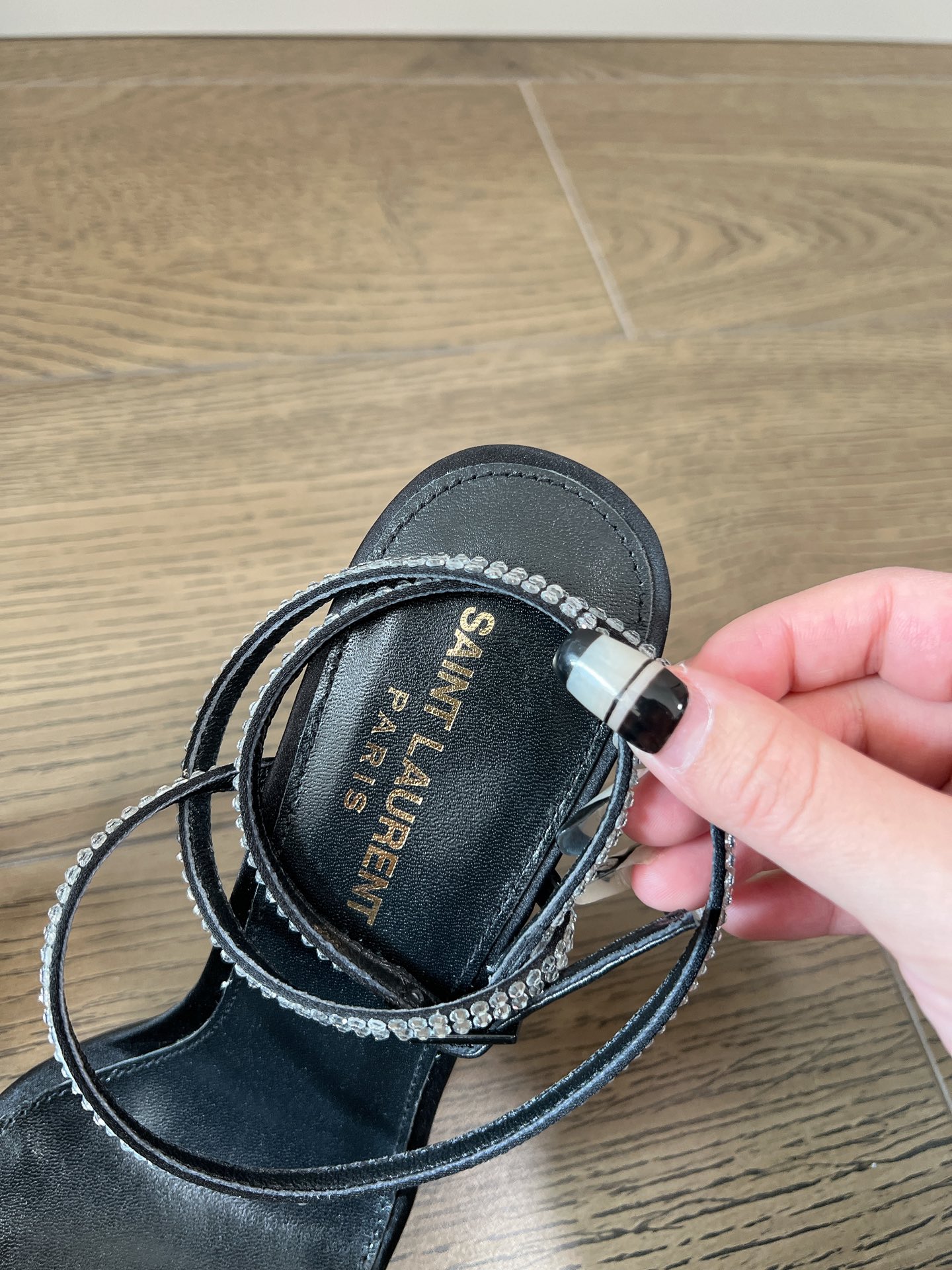 𝙎𝙖𝙞𝙣𝙩 𝙇𝙖𝙪𝙧𝙚𝙣𝙩 | 𝟐𝟎𝟐𝟐/𝐒𝐒 𝐧𝐞𝐰 YSL｜Saint Laurent new rhinestone buckle sandals snakeskin grain cowhide