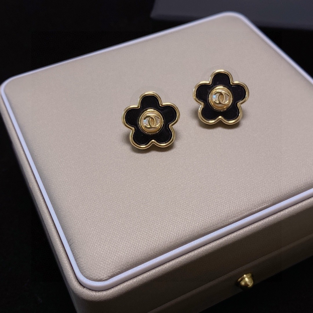 CHANEL🇫🇷Xiaoxiang earrings