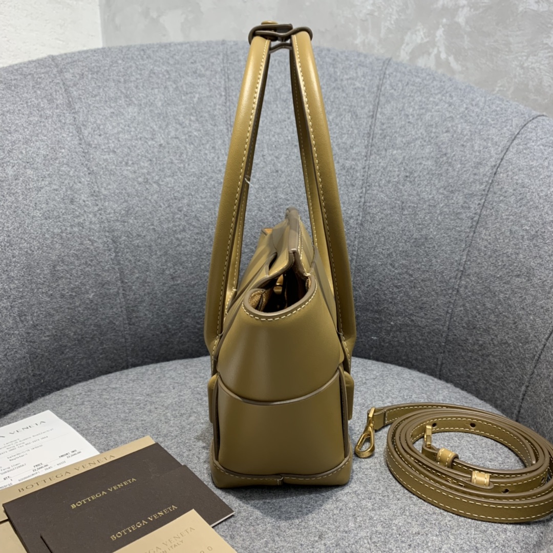 Bottega Veneta  ARCO  #600606