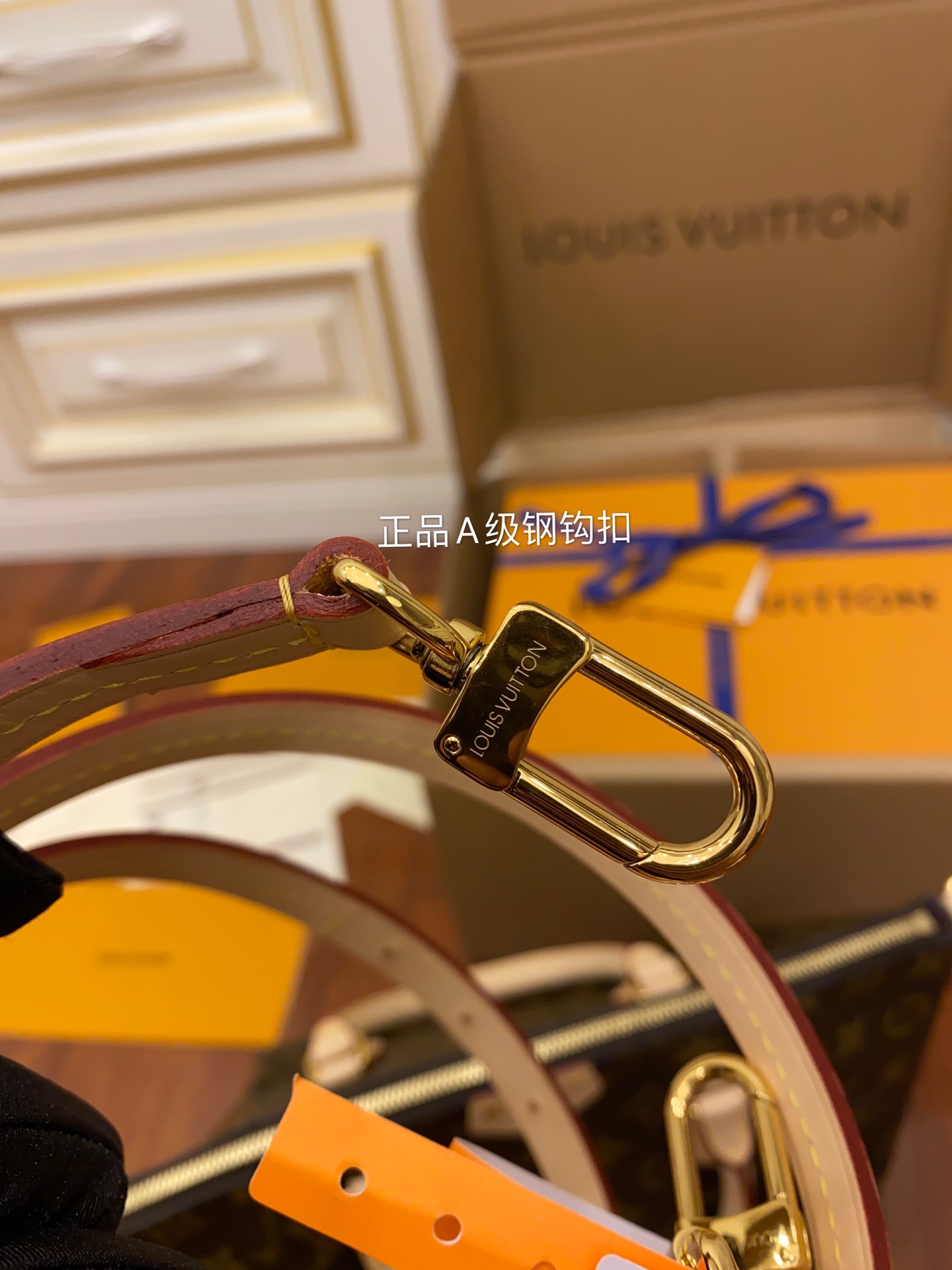Louis Vuitton M48813
