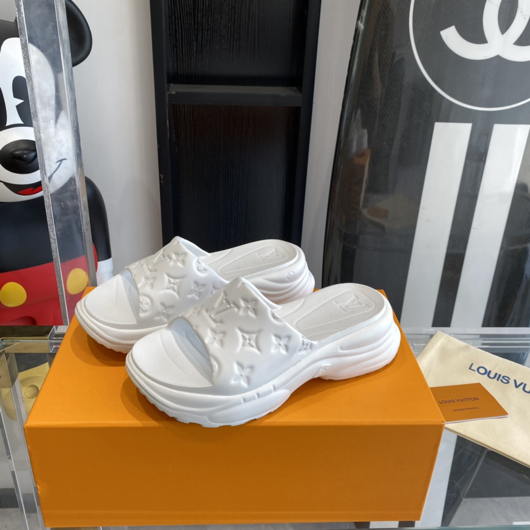 Louis Vuitton platform slippers Pool Pillow Comfort will enter the series
