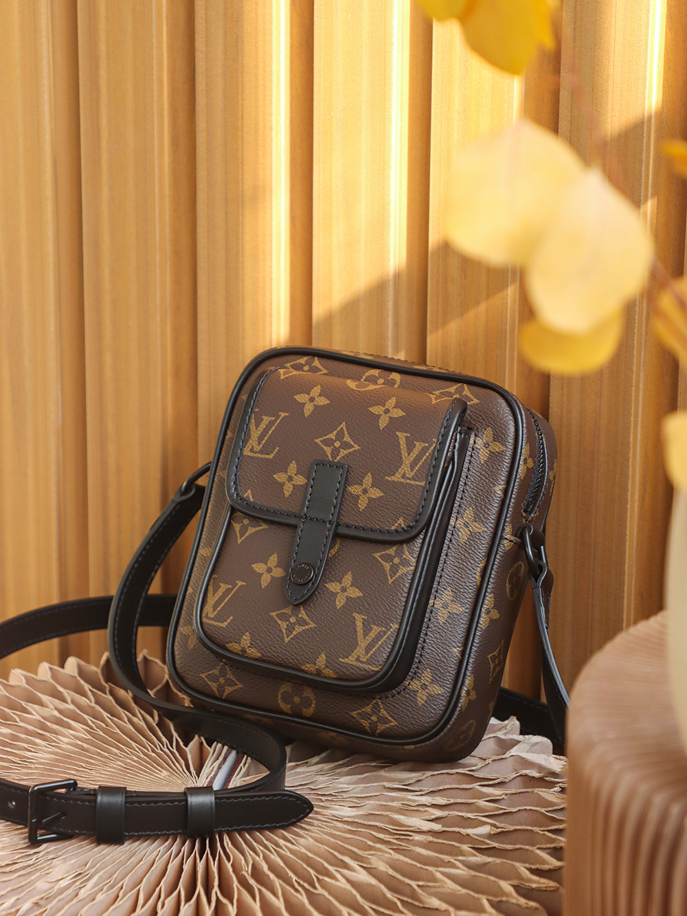Louis Vuitton 𝐂𝐇𝐑𝐈𝐒𝐓𝐎𝐏𝐇𝐄𝐑 camera bag M69404