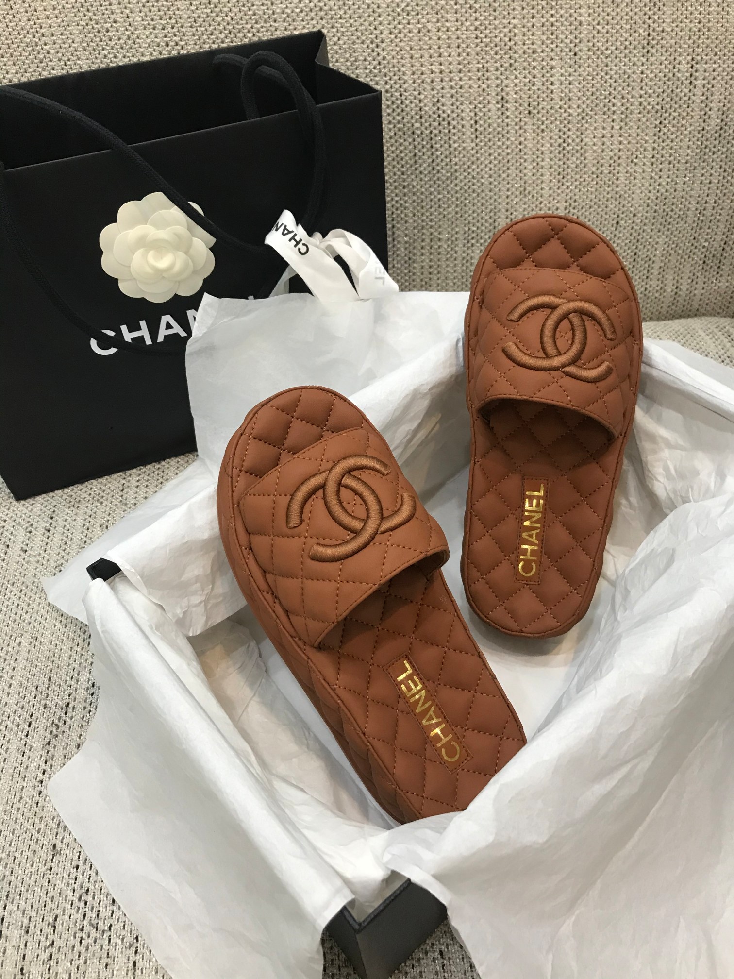 CHANEL 2022 early spring latest honey slippers fashion versatile series imported sheepskin cushioned feet