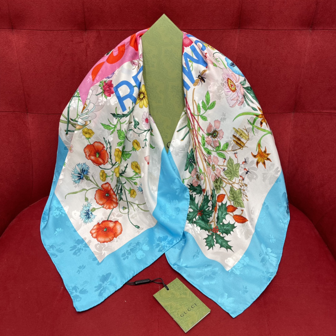 GUCCI Floral print scarf 100% silk