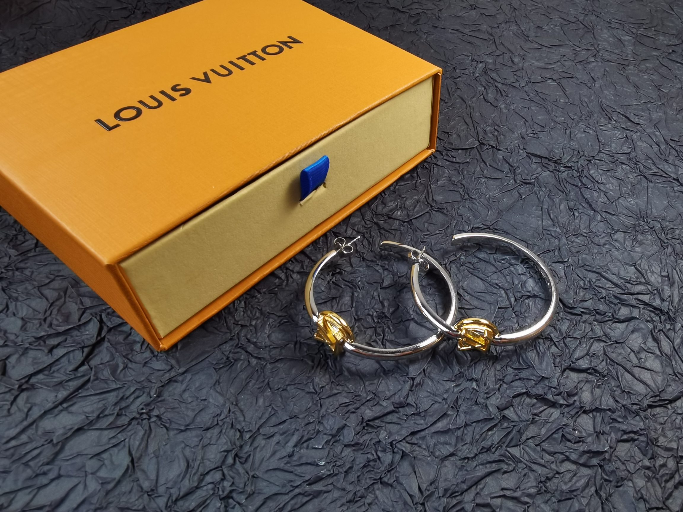 Louis Vuitton LV Cut-out earrings
