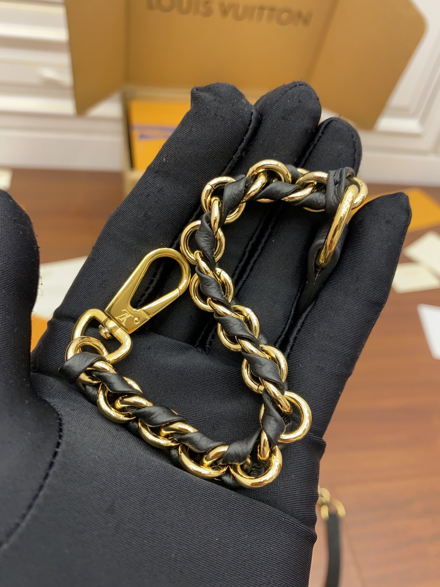 Louis Vuitton M45780leather is genuine OEM Italian A-grade leather