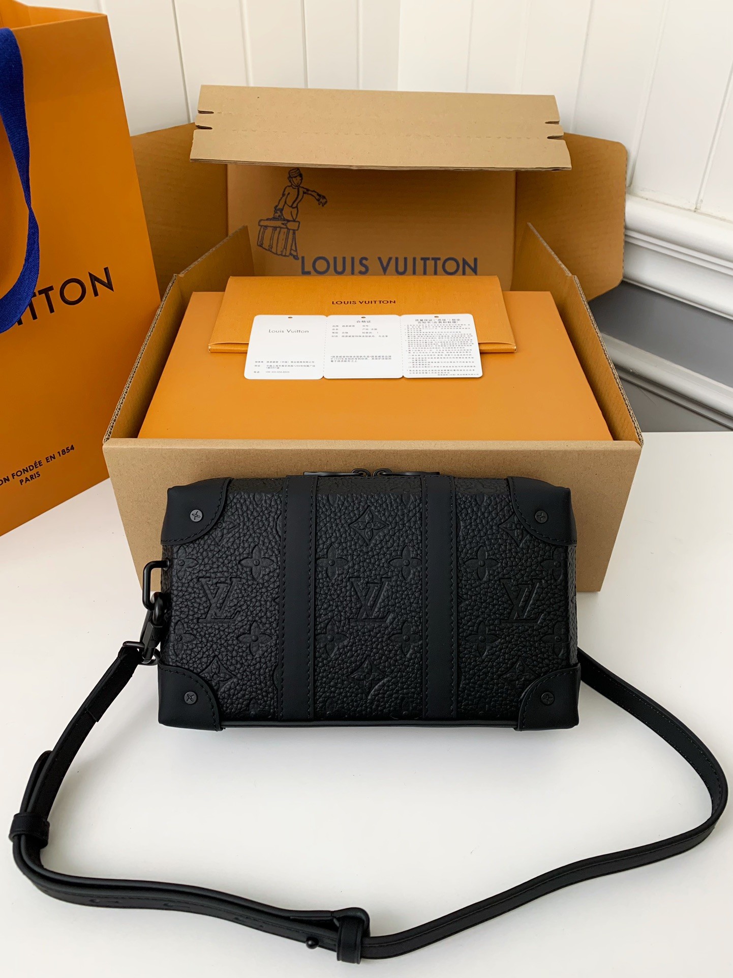 Louis Vuitton's new Sac Plat Horizontal Zippé men's black flower briefcase M80224 Size: 22.5*14*5cm