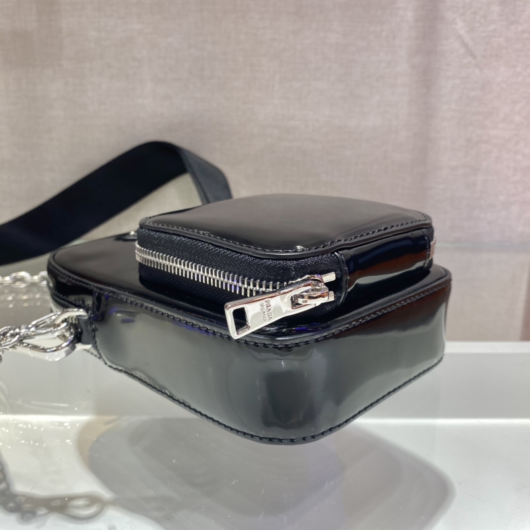 𝐏𝐑𝐀𝐃𝐀 1BH183 Mini handbag
