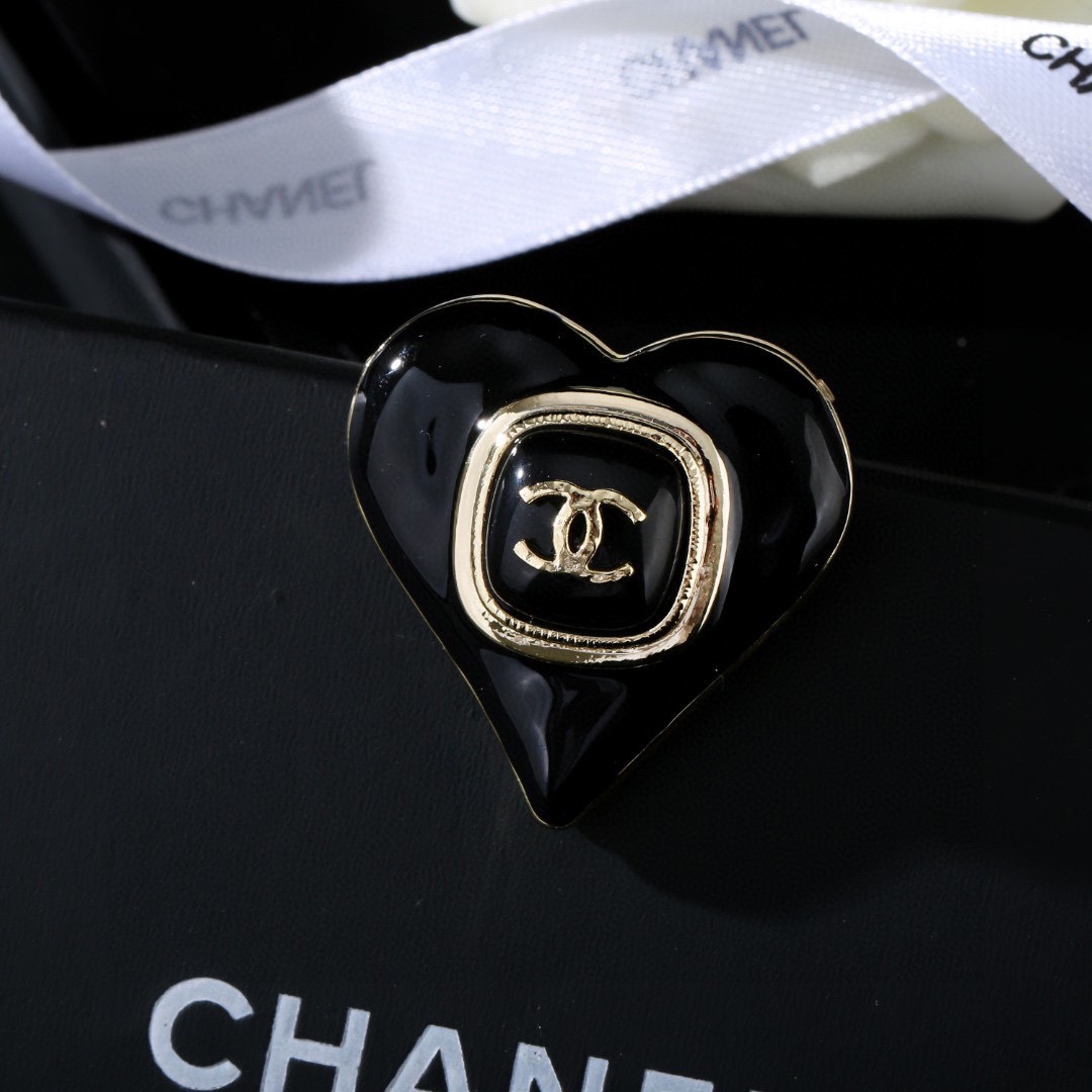 CHANEL🇫🇷Xiaoxiang's latest heart💗Lambskin earrings love💗double C brooch
