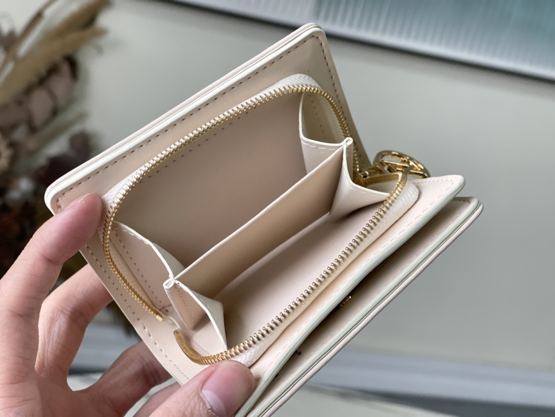 𝐋𝐎𝐔𝐈𝐒 𝐕𝐔𝐈𝐓𝐓𝐎𝐍   M82291