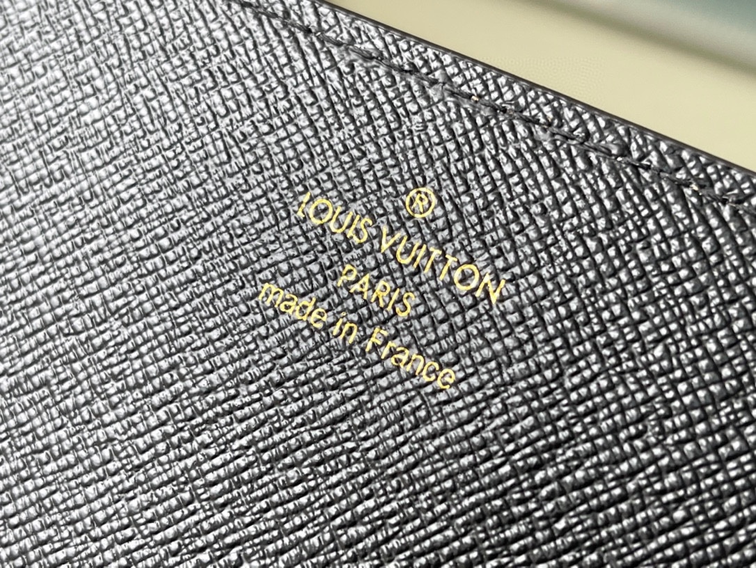 𝐋𝐎𝐔𝐈𝐒 𝐕𝐔𝐈𝐓𝐓𝐎𝐍   M81830