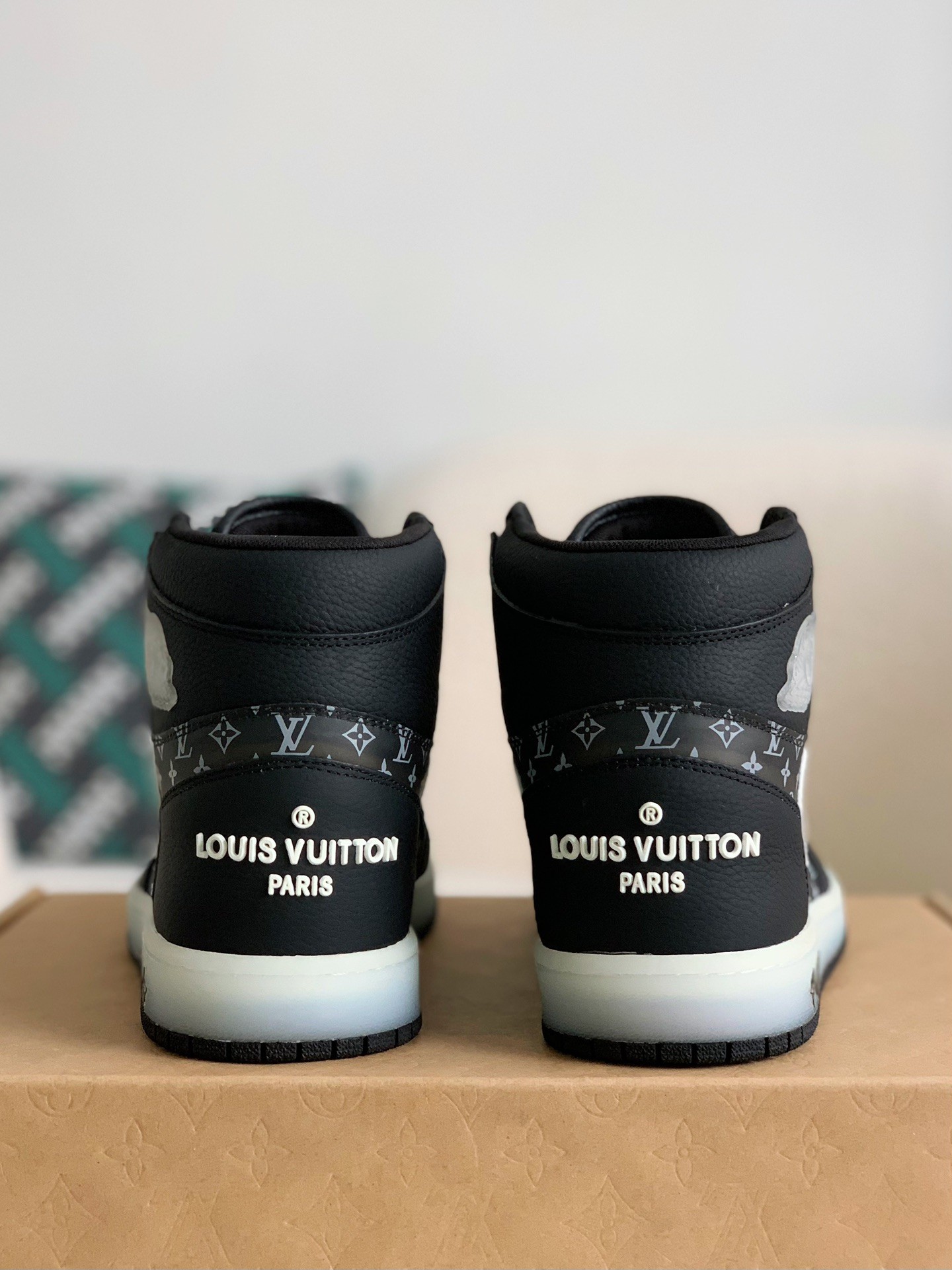 Louis Vuitton x Nike Air Jorda 1 High AJ1 Sneakers
