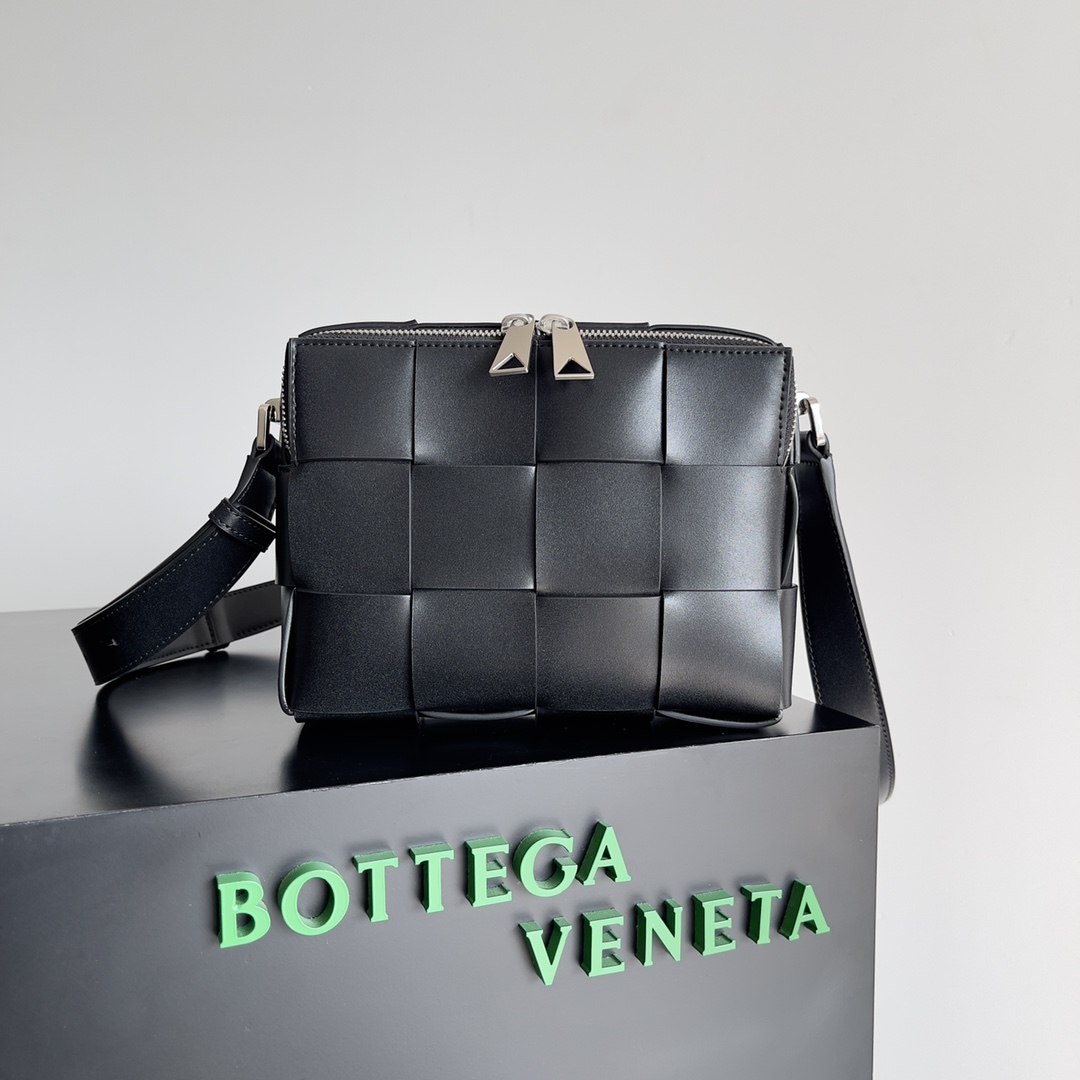 Bottega Veneta BV Men's Camera Bag Black #730027
