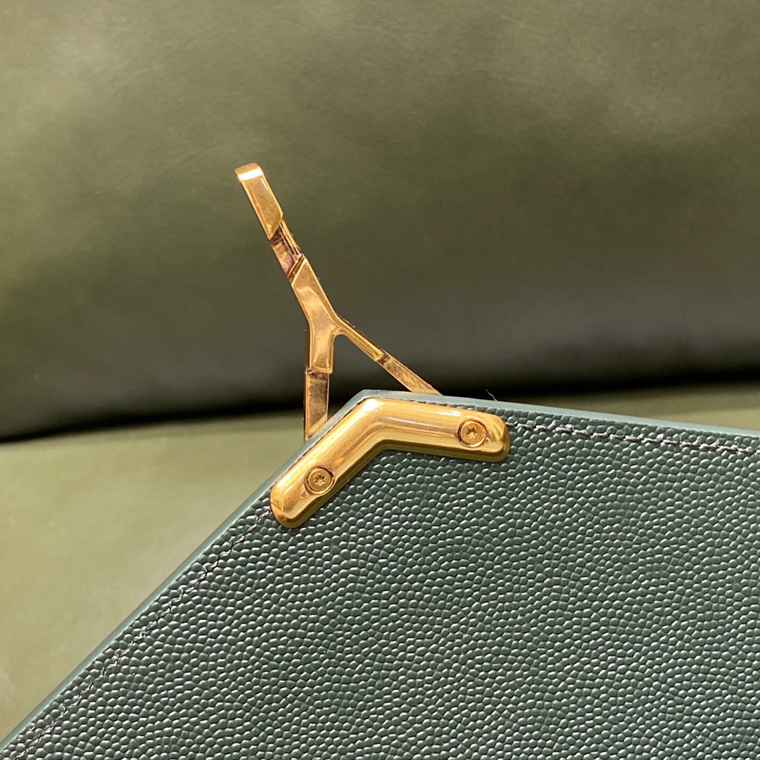 SAINT LAURENT 𝑪𝒂𝒔𝒔𝒂𝒏𝒅𝒓𝒂  #578000.jd