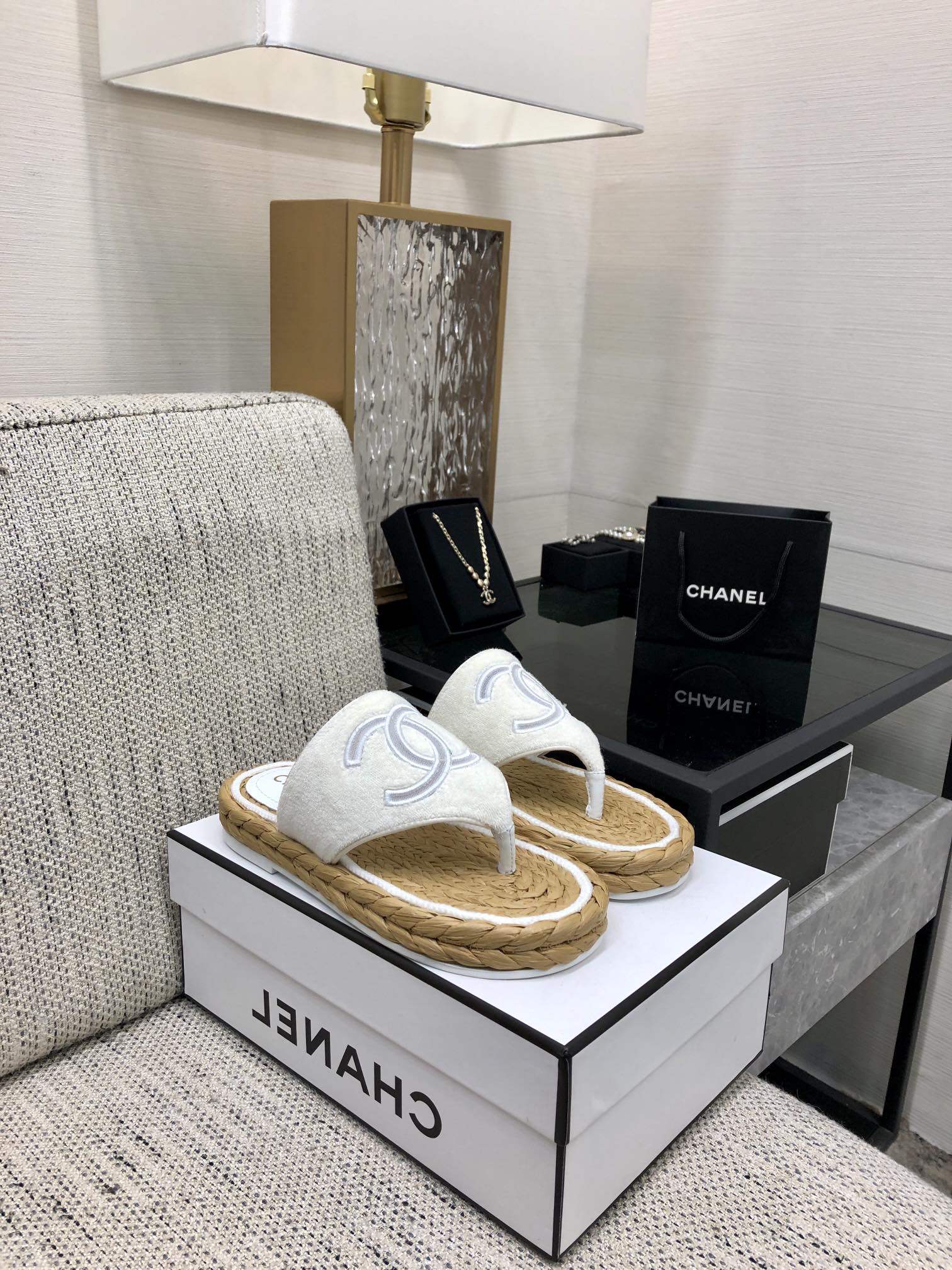 CHANEL 2022 knitted flip-flops fashionable and versatile series Imported custom towel fabric