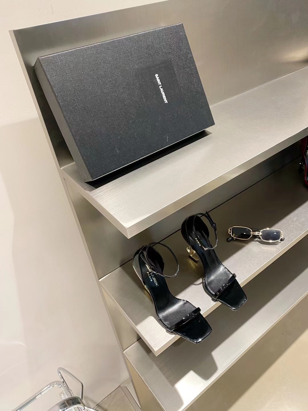 𝙎𝙖𝙞𝙣𝙩 𝙇𝙖𝙪𝙧𝙚𝙣𝙩 | 𝟐𝟎𝟐𝟏/𝐒𝐒 𝐧𝐞𝐰 YSL｜A beautiful classic Alphabet high-heeled sandals