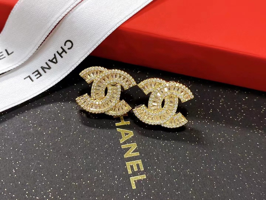CHANEL🇫🇷Xiaoxiang square diamond letter crystal diamond stud earrings