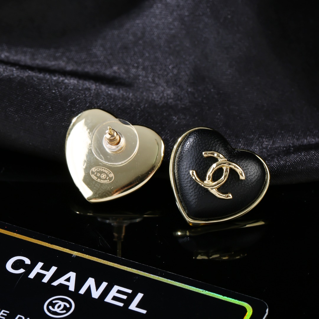 CHANEL🇫🇷Xiaoxiang latest love 💗 lambskin earrings