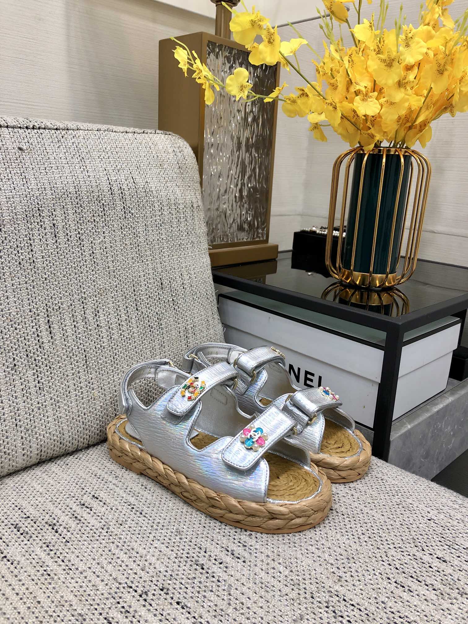 CHANEL 2023 spring and summer latest woven velcro sandals Japan imported woven materials