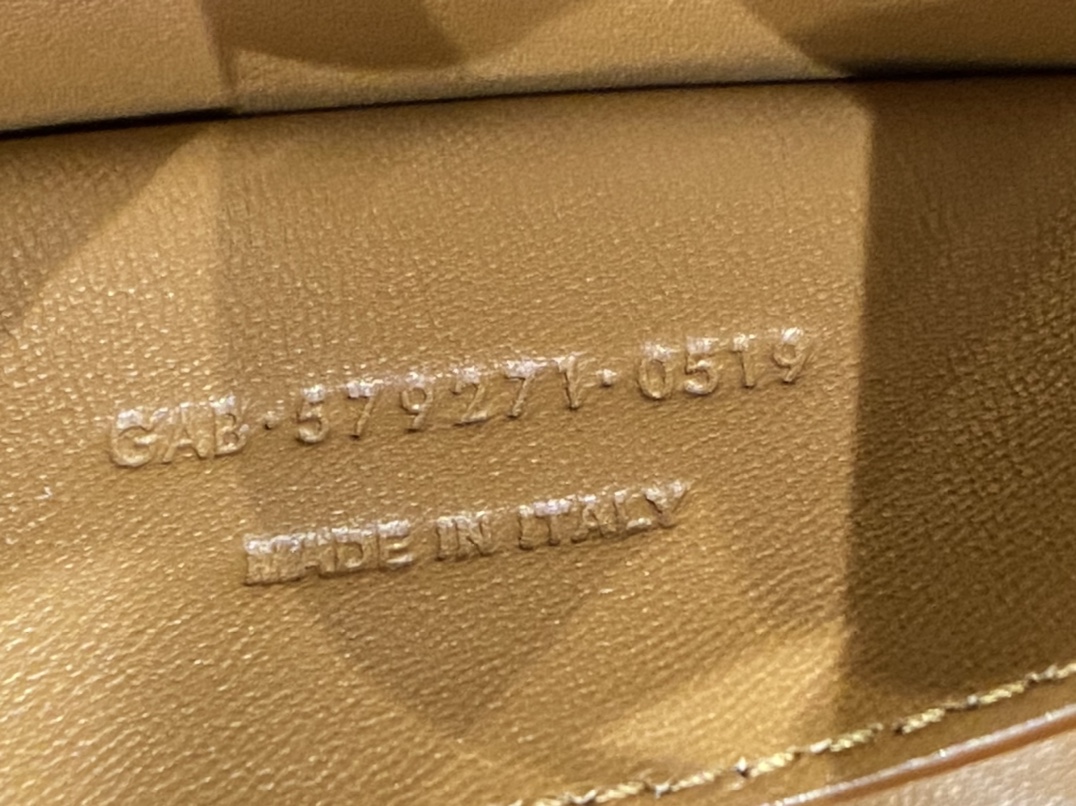 SAINT LAURENT 𝑴𝒂𝒏𝒉𝒂𝒕𝒕𝒂𝒏 〈Original leather version〉#579271