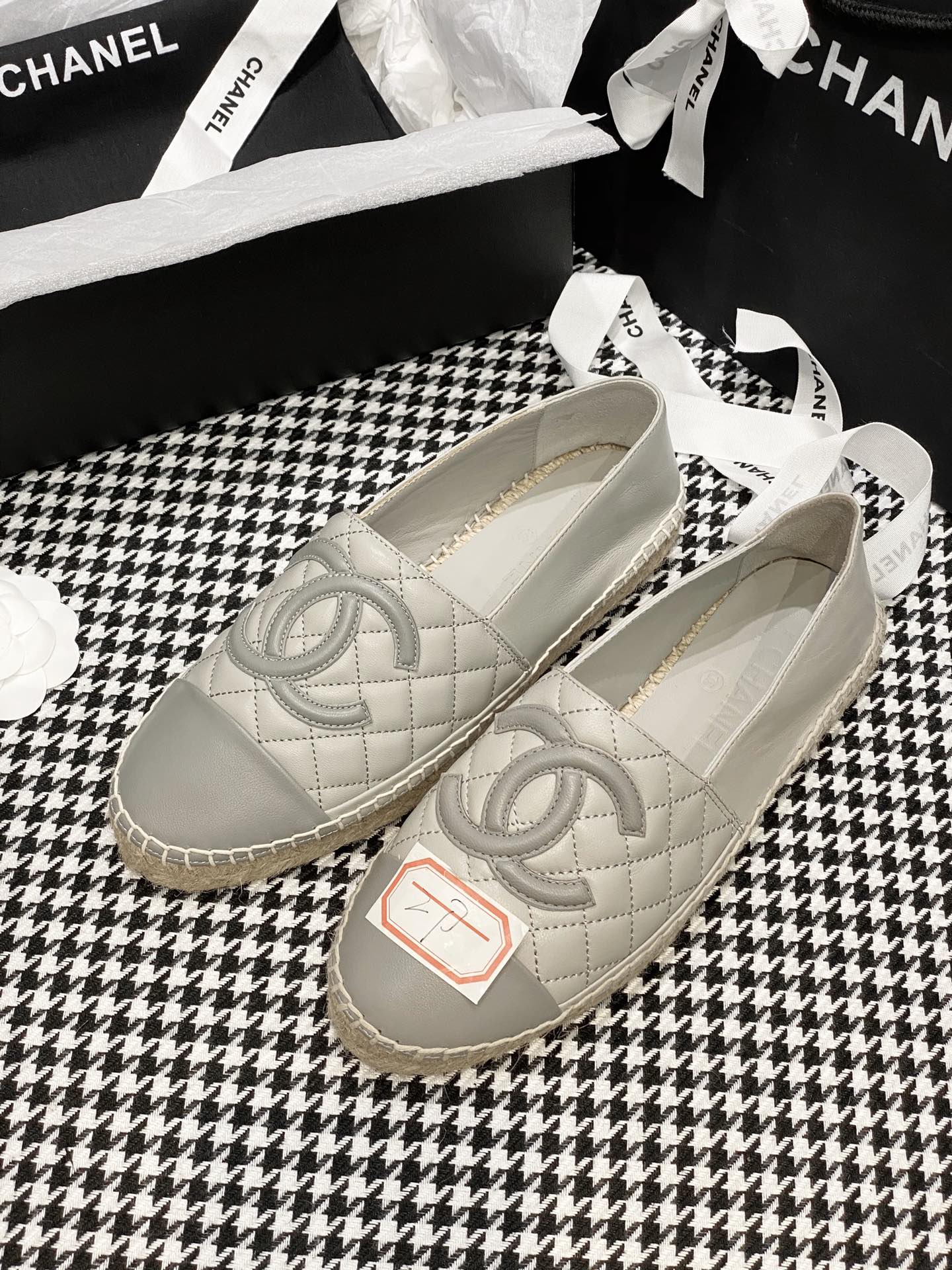 CHANEL fisherman shoes Chanel classic version of the original injection of rubber translucent rubber original color hemp sole