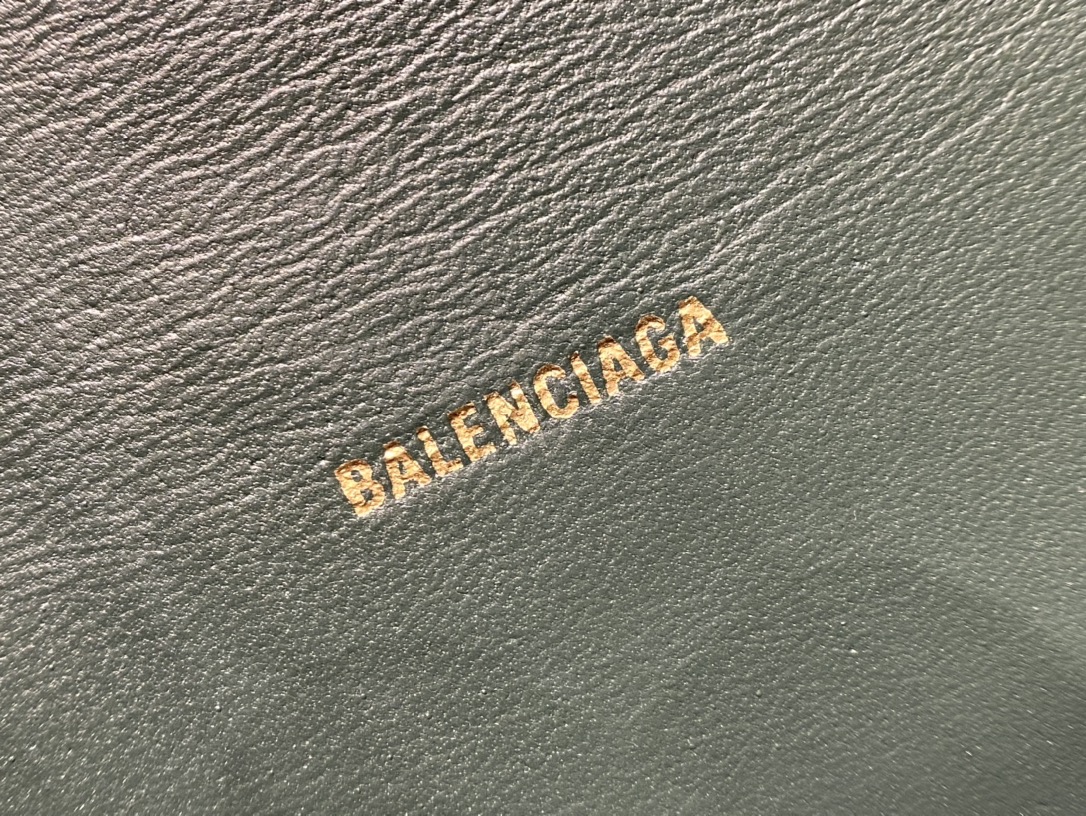 BALENCIAGA 𝐇𝐨𝐮𝐫𝐠𝐥𝐚𝐬𝐬 𝐗𝐒 crocodile-textured cowhide