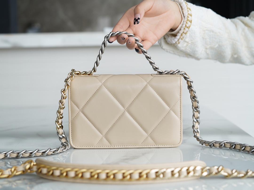 CHANEL 19Bag 𝑾𝒐𝒄 22C silver buckle light apricot